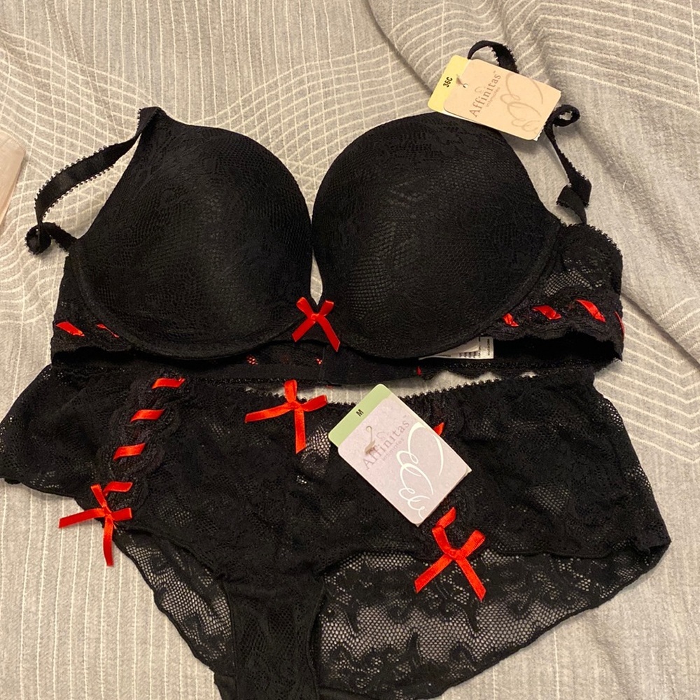 Affinitas intimates Bra panty set NWT